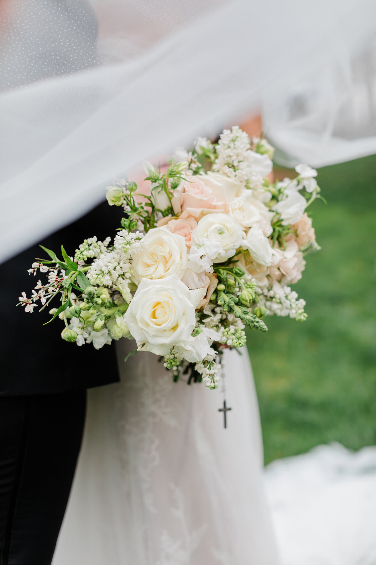 blush-and-cream-wedding-ideas-8