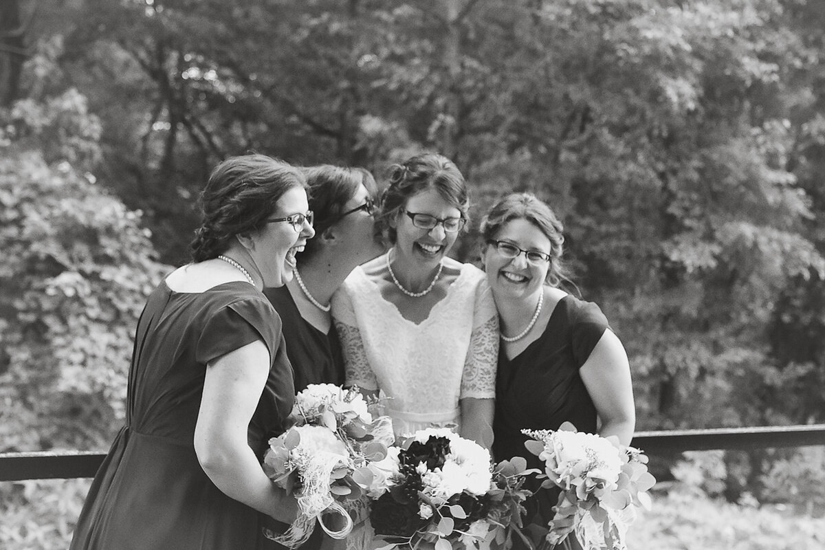 wedding bridal party | Iowa wedding photographer | Iowa Photographer | Playlife | Cedar Rapids | Iowa City | Kalona | Alaynna Ann Schwartz-52