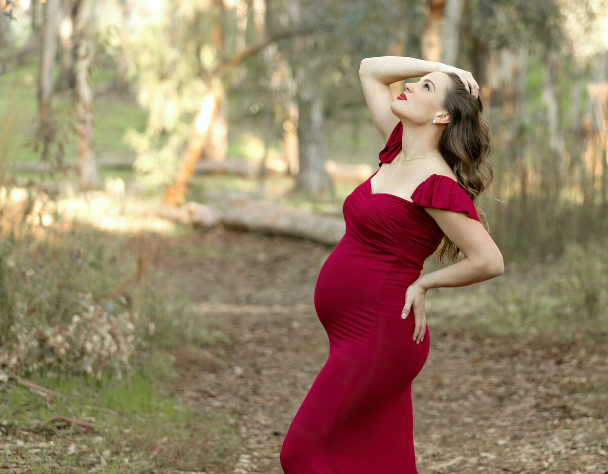 PREGNANT WOMAN POSING IN NATURE  AREAAND