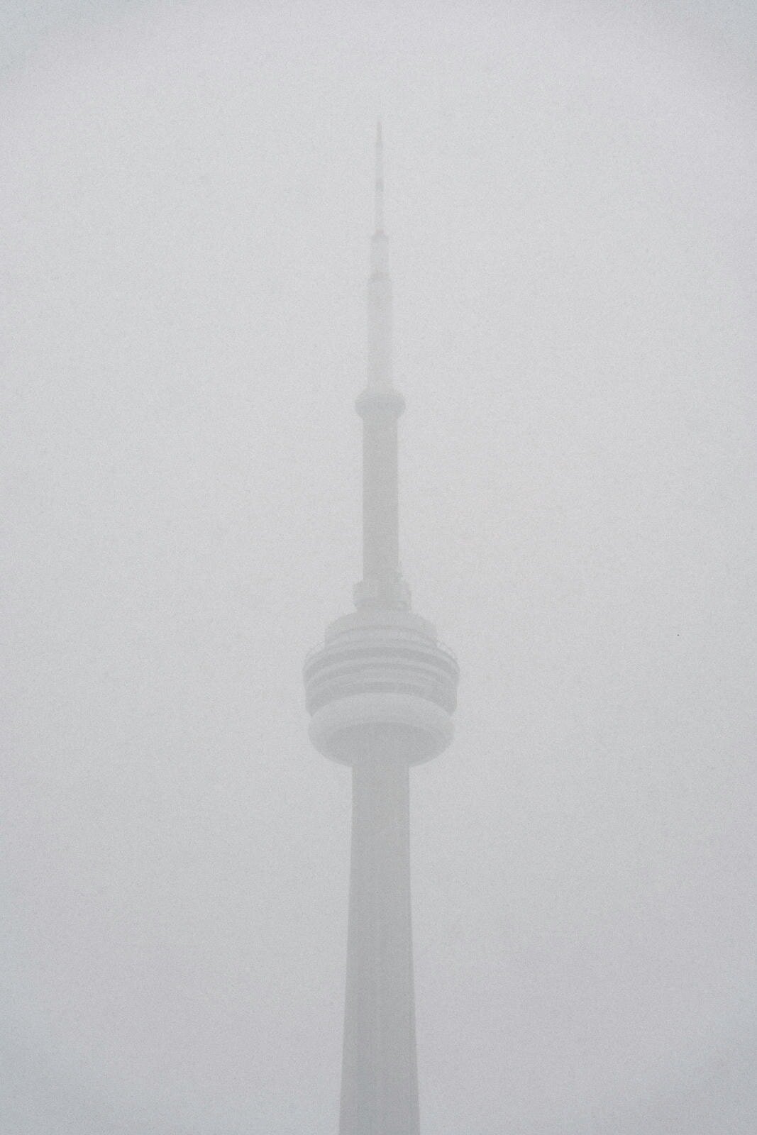 E10-Winter-snowy-engagement-photoshoot-in-Toronto-Zhan-and-Tina-2025-02-16-2500px-1064