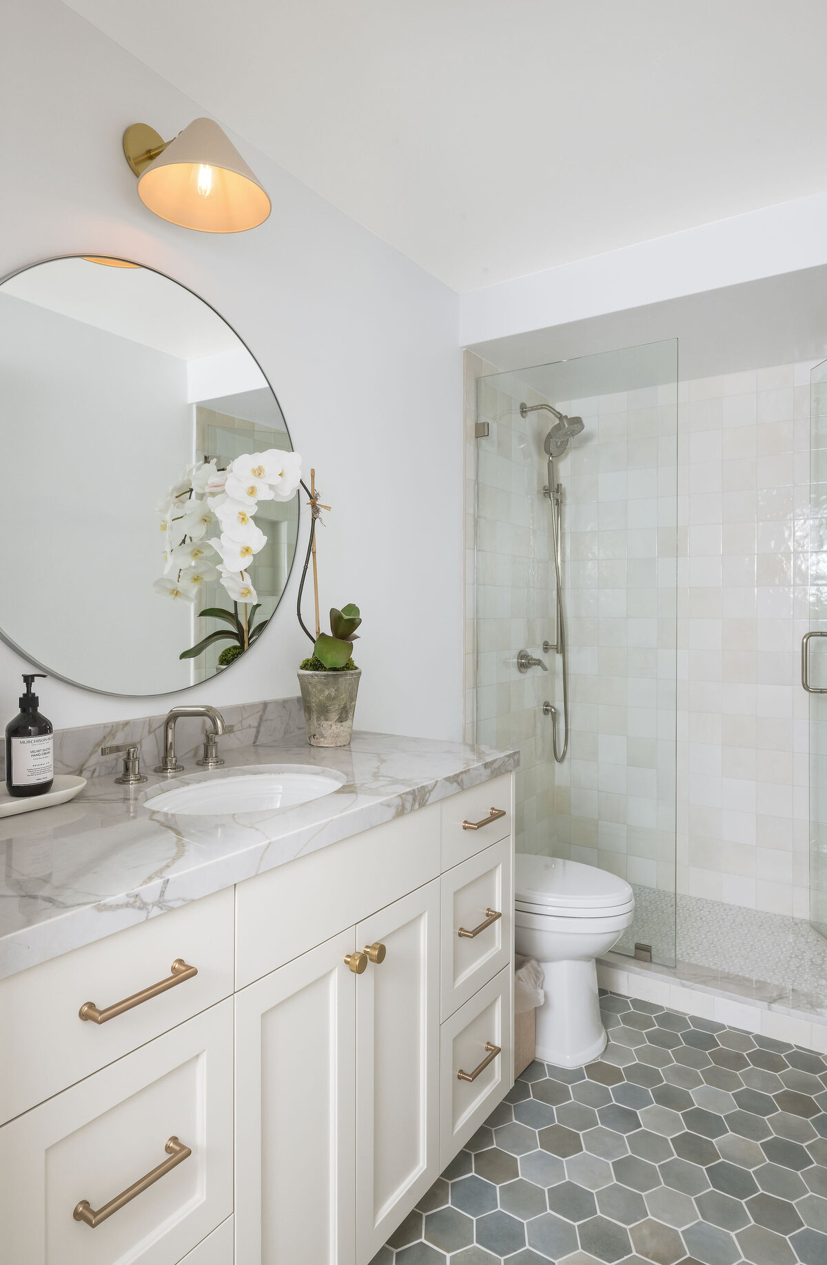 09-22-25_B56_1710AvenidaDelMundo8353