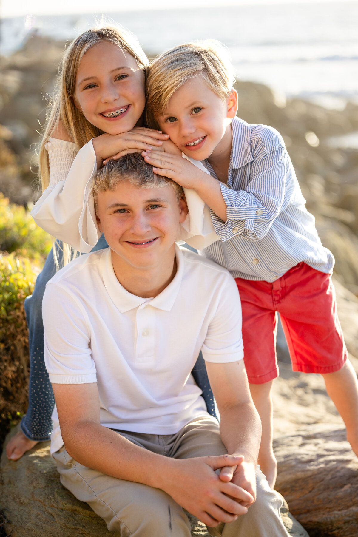 families-siblings-beach-orange-county-lauren-ford-photography