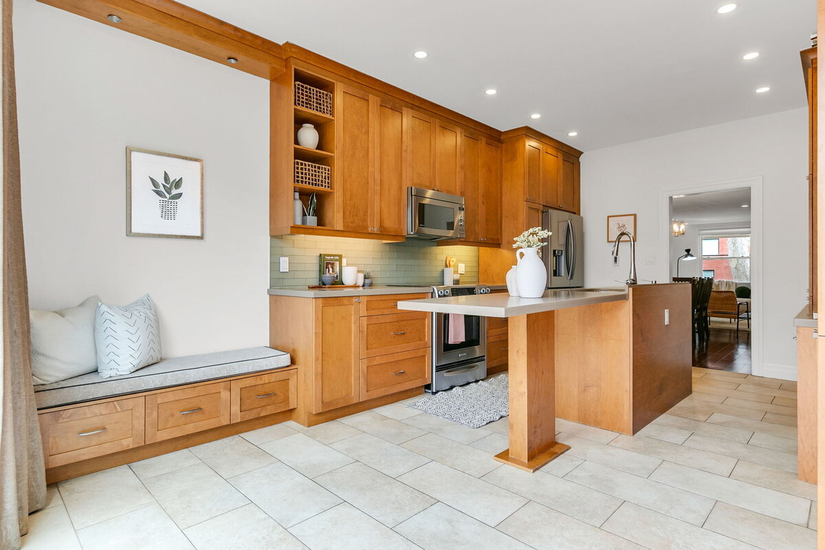 25-web-or-mls-17_001_Breakfast Area
