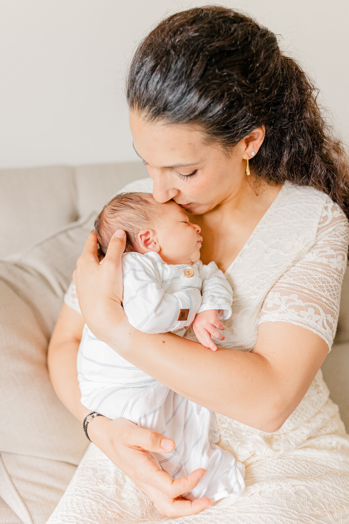 in home lifestyle newborn photography session in framingham massachusetts5