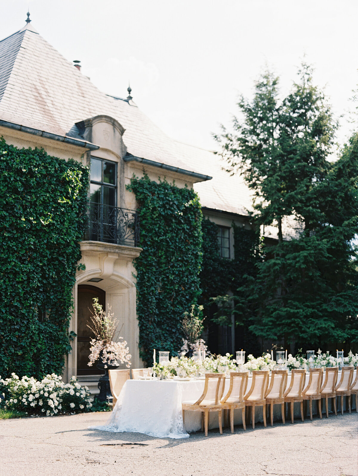 Outdoor wedding reception at Greencrest Manor in Detroit