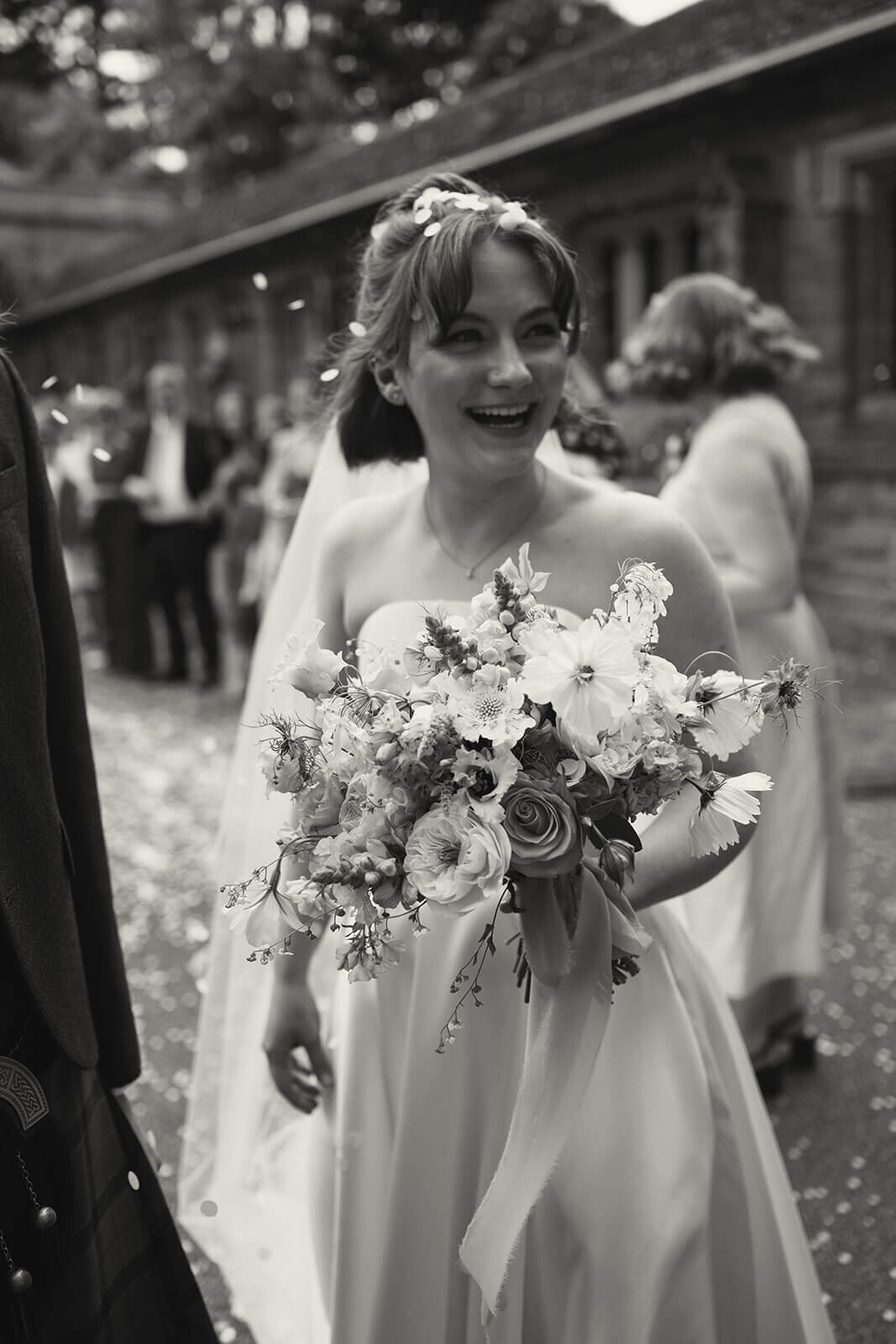 Issy-and-Bella-Floral-Design-Wedding-Florist-Herefordshire-Dewsall-Court-S-J22