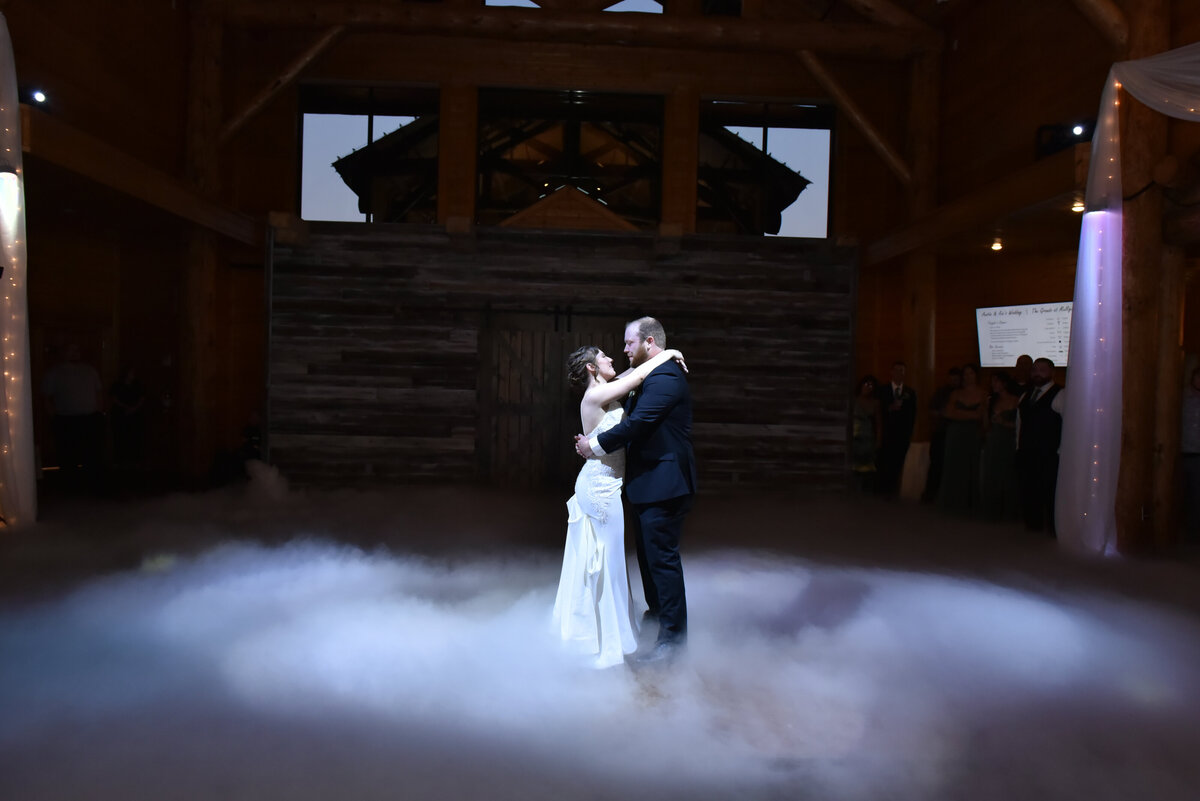 4738-Wedding at The Grands at Mulligans in Sartell Minnesota- Wedding Photographer Nicole Hollenkamp