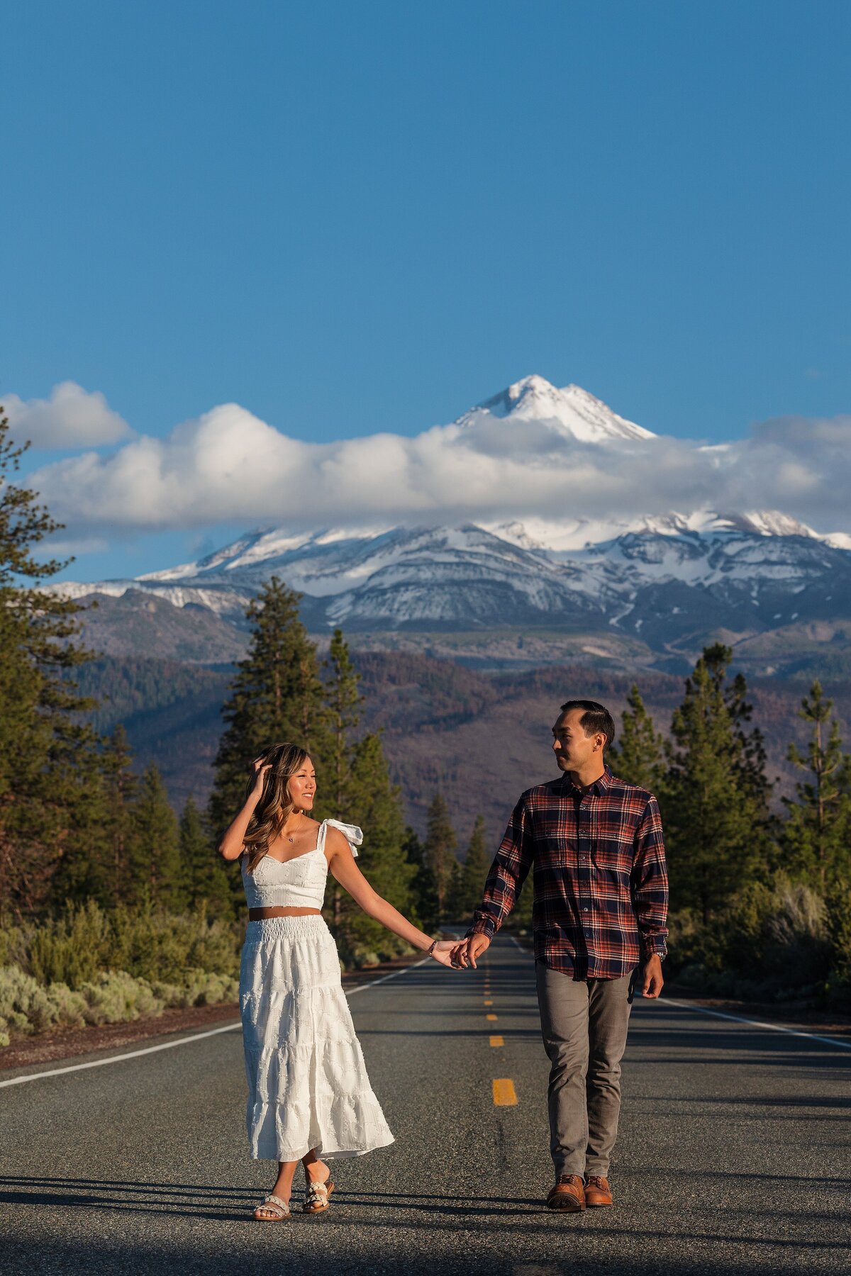 Romantic-Mt-Shasta-engagement-Siskiyou-County_1203