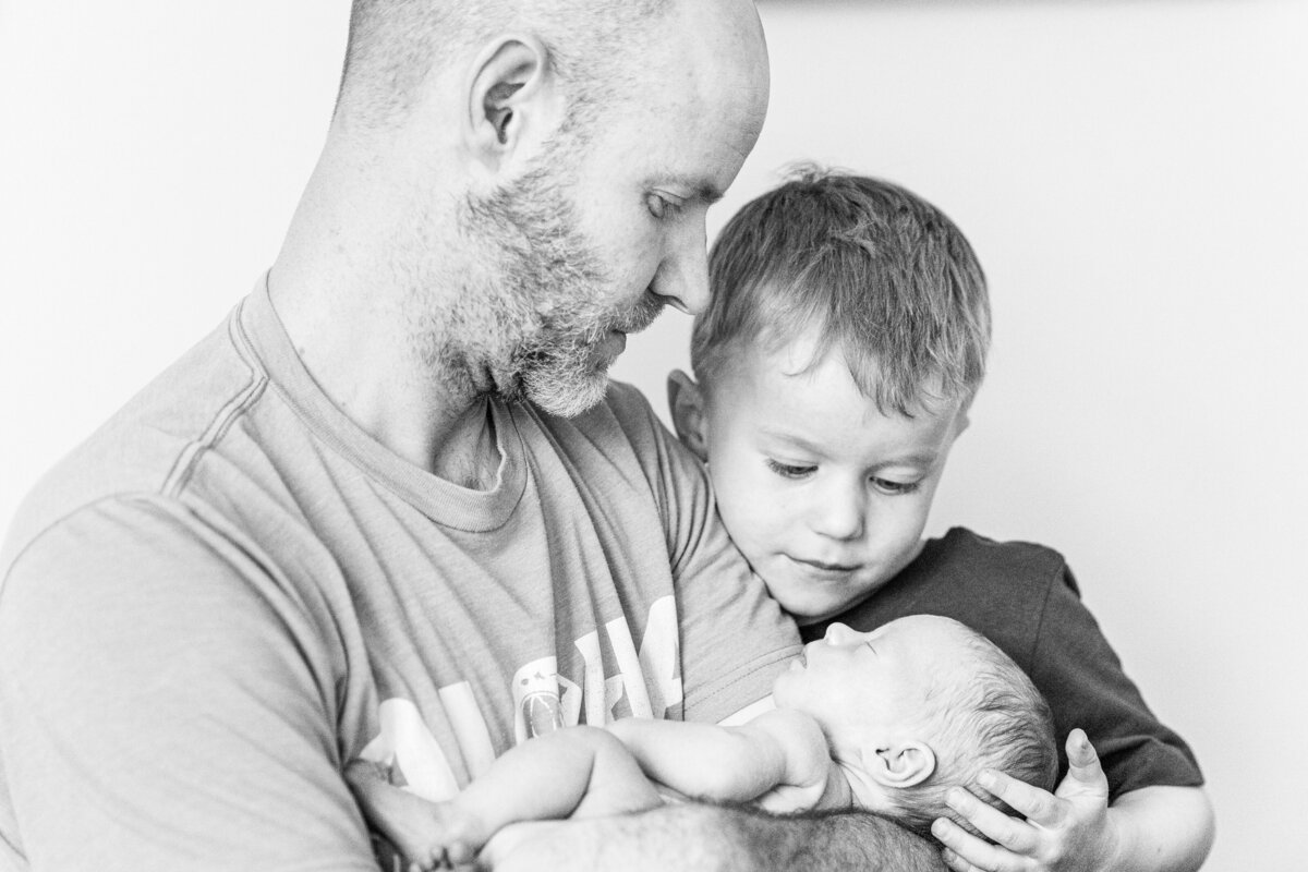 portrait-family-with-newborn-B&W-DSC04673