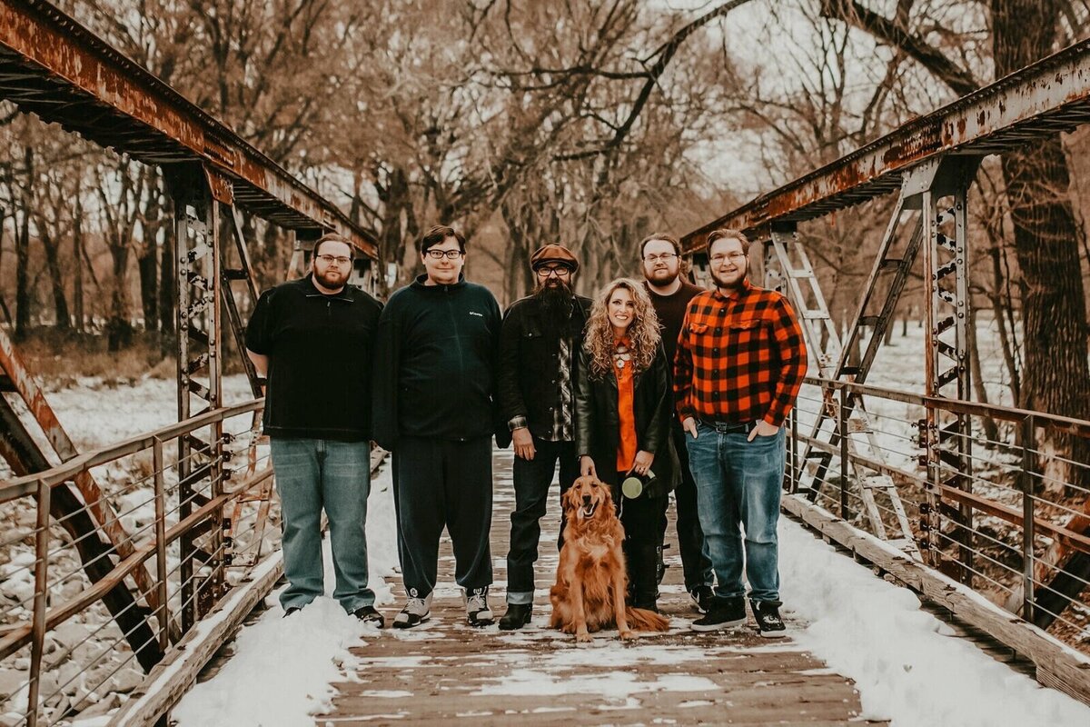 winter-family-photos-on-bridge-waterworks-park-des-moines-iowa-storyteller-collective-photo-co2