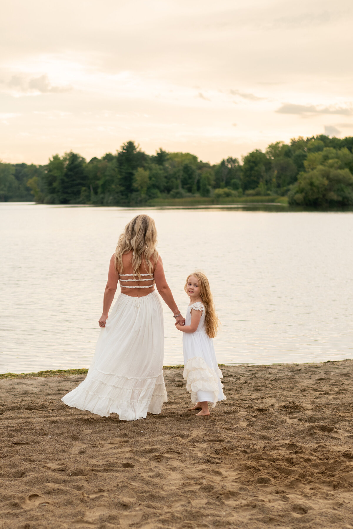 mother-daughter-walking-towards-beach