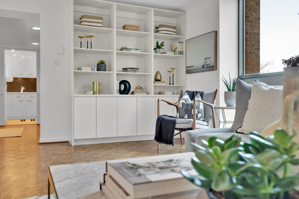 32-web-or-mls-8_014_Living Room