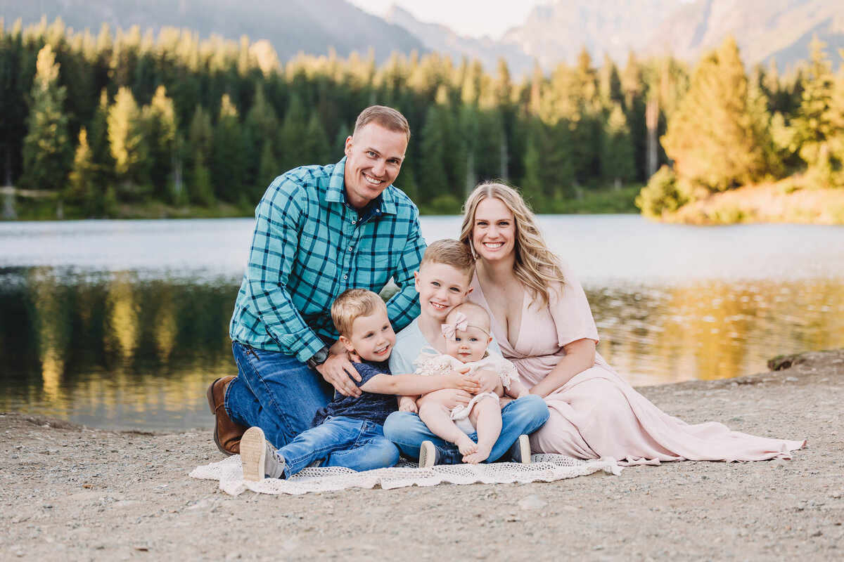 Tayler's Gold Creek Pond Family Session7