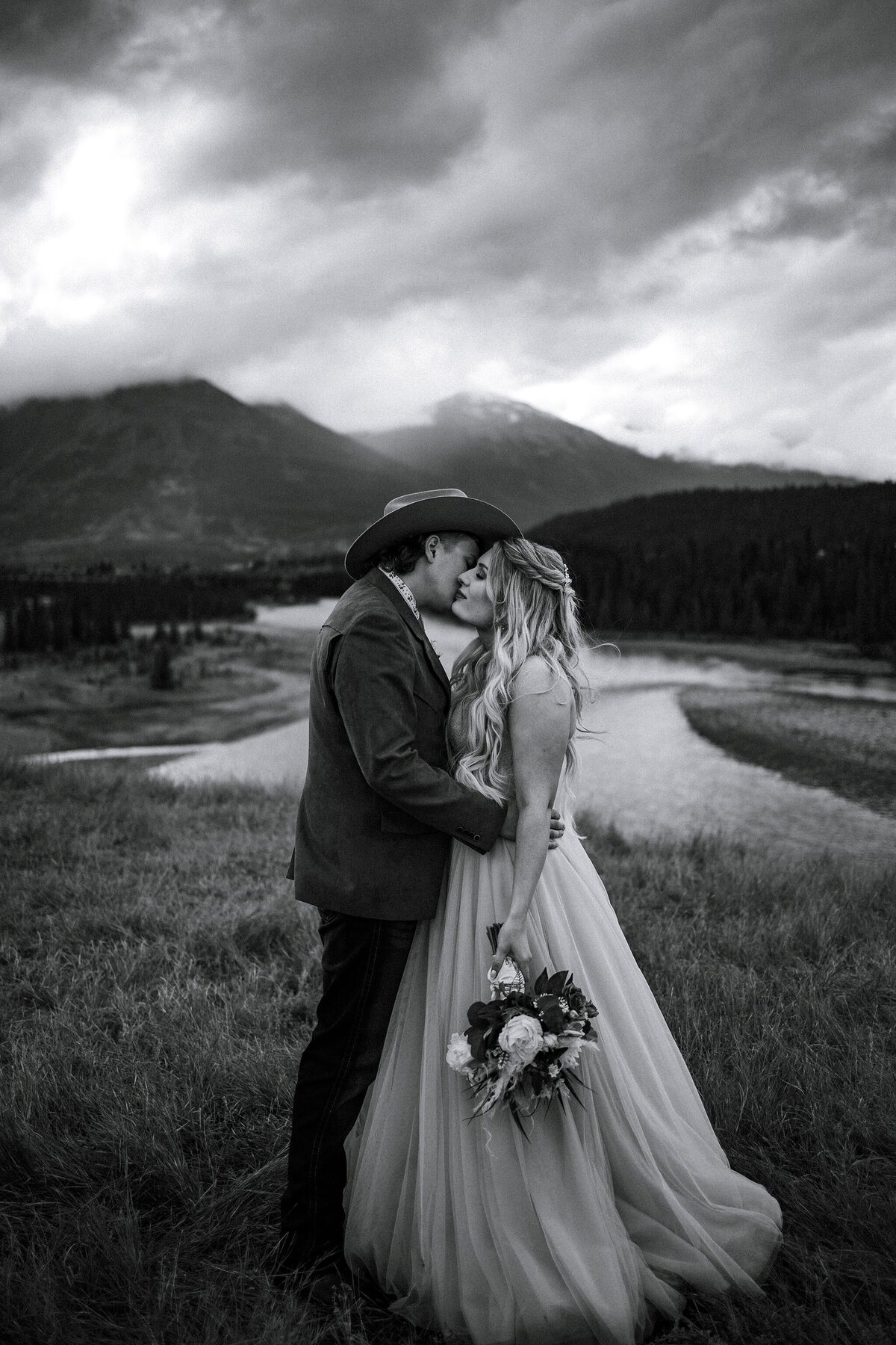 Alberta_elopement_photographer (4)