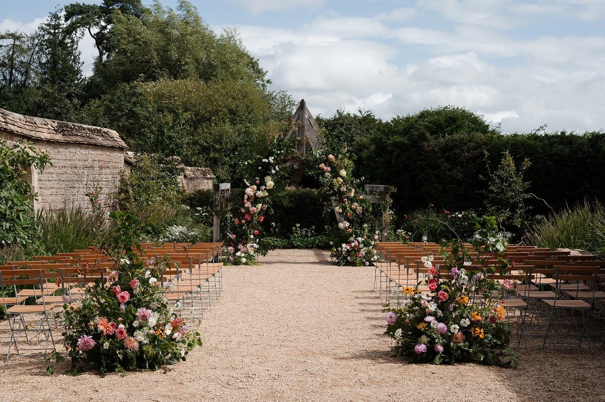 outdoor-wedding-ceremony-kin-house