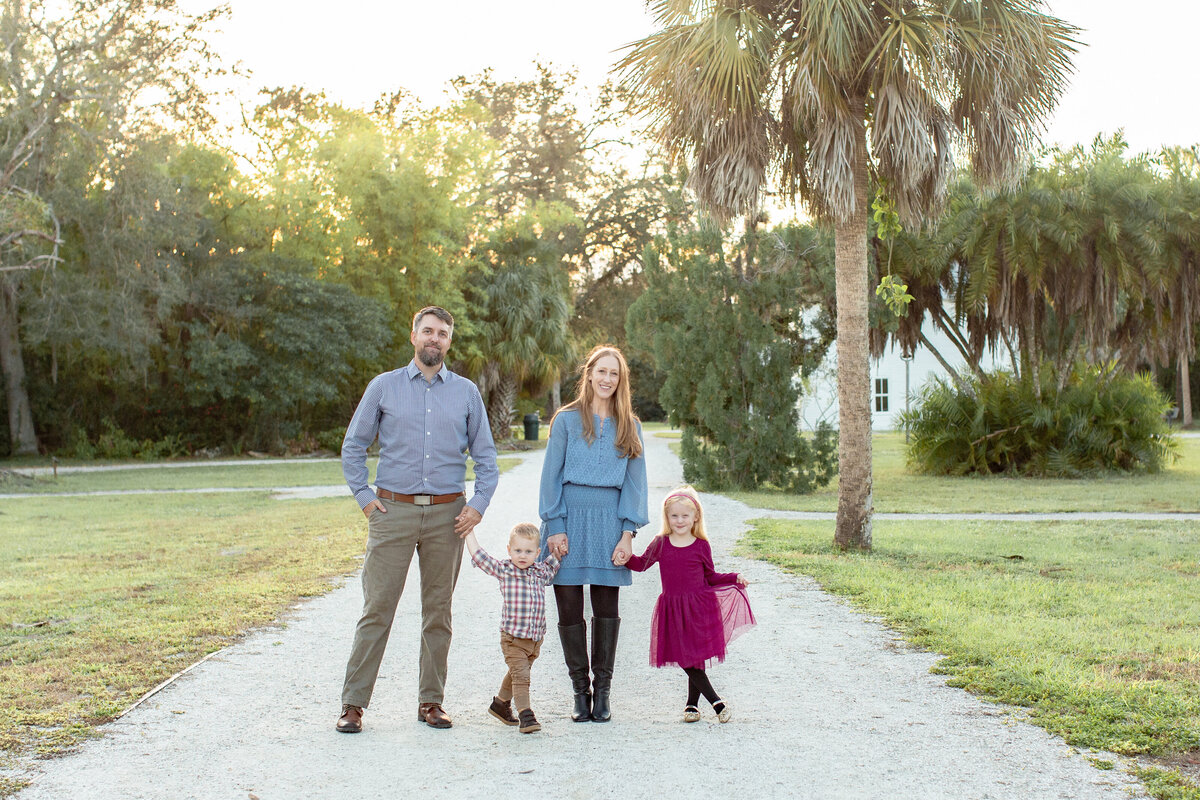 Moss_Koreshan-Park-Holiday-Mini-Sessions-30