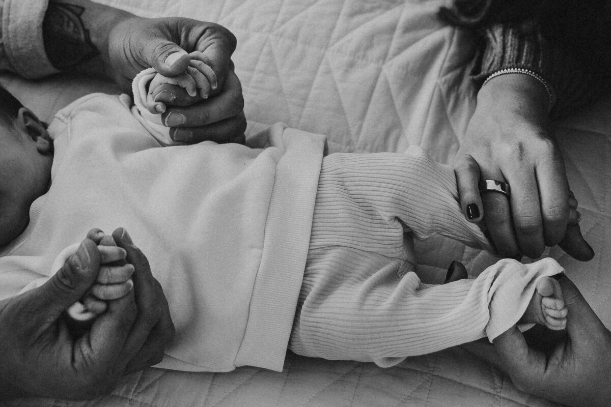 CactusandPinesPhotography_DenverColoradoFamilyPhotographer_DyeTimelessNewbornSession-57