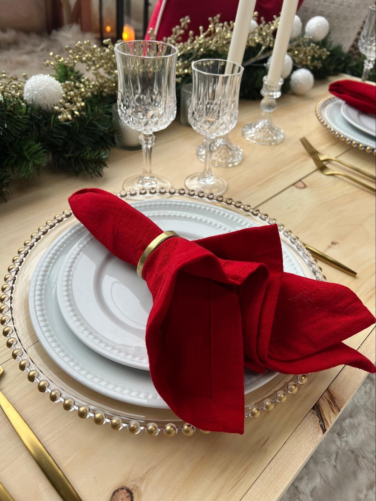 airbnb-red-decor-16