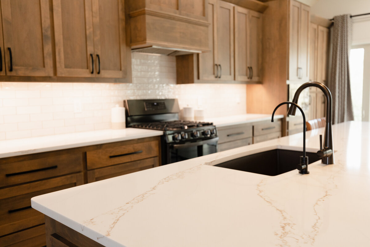 kitchen-remodel-wood-cabinets- (8)