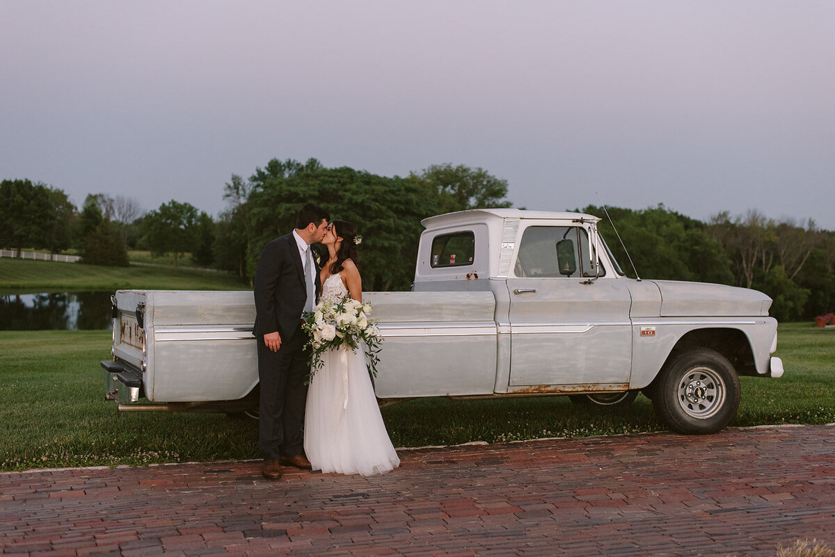 The Overtons - Kansas City Wedding Photography - Mildale Farm - Nick & Lexie Photo Film-1365
