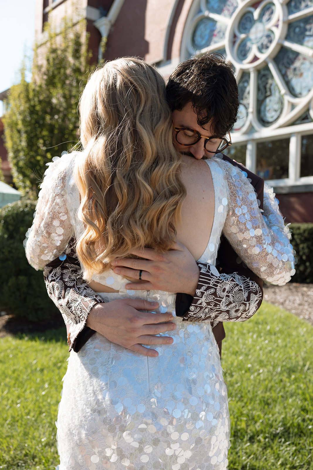 22-couple-embraces-retro-inspired-nashville-wedding