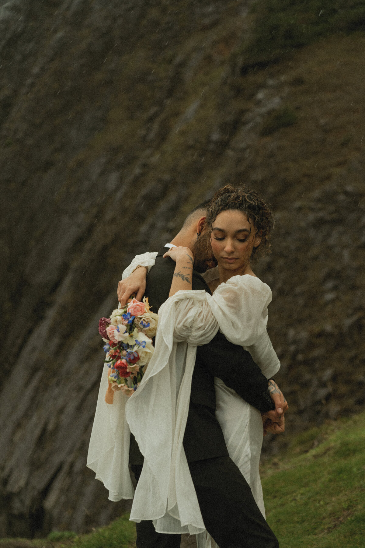 elopement oregon cliff - lizarrietaphotography-10