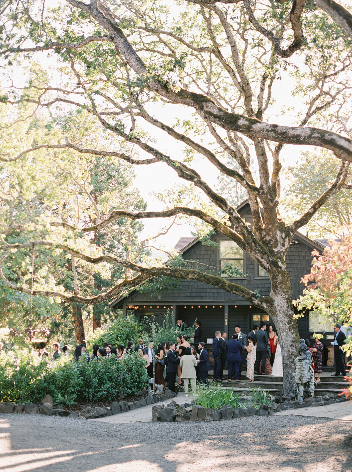 griffin-house-wedding-in-hood-river-oregon-by-the-tenneys-photographers-40