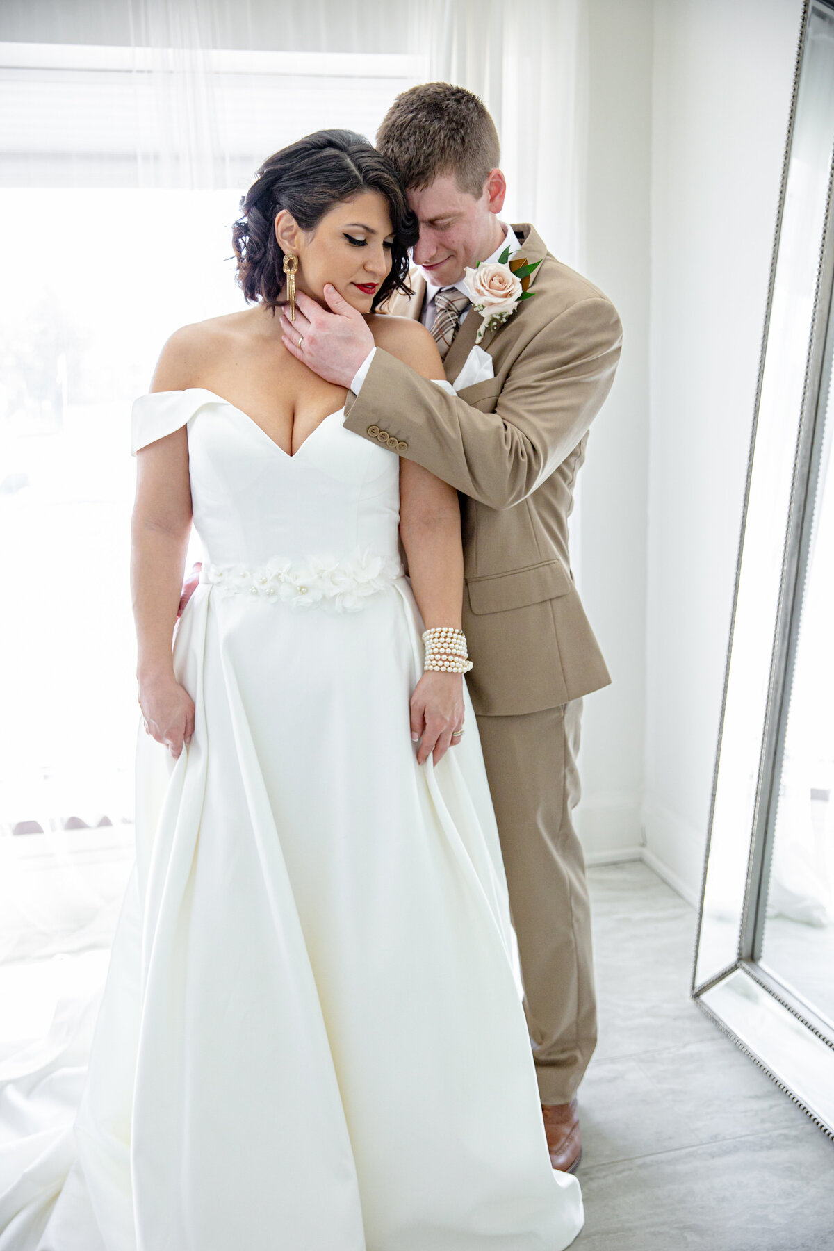 bride-and-groom-poses