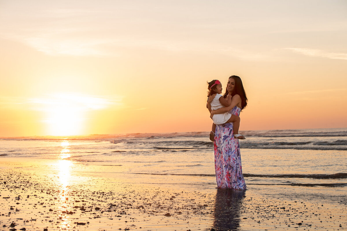 beach pictures, mother and daughter, sunset pictures, golden hour pictures, Jersey Shore, Hoboken, family pictures, lifestyle pictures