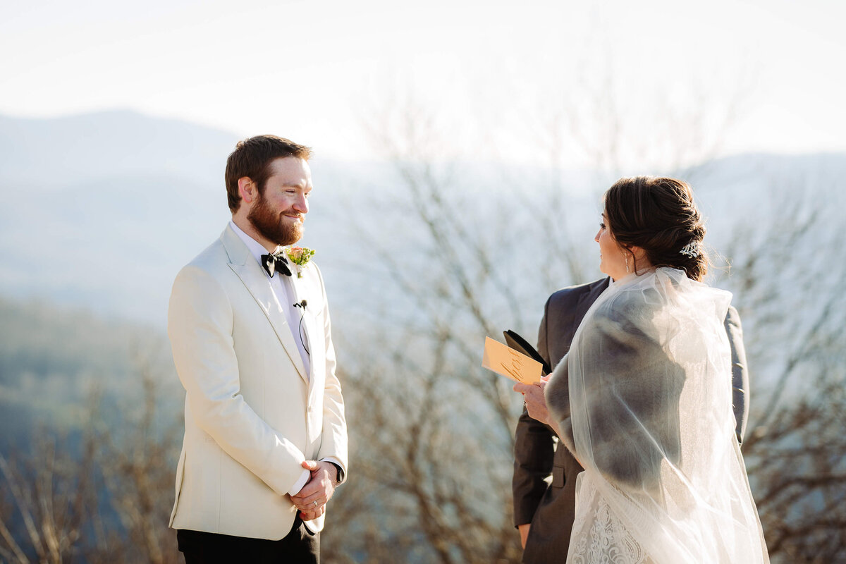 Jump-Off-Rock-NC-Mountain-Elopement-16