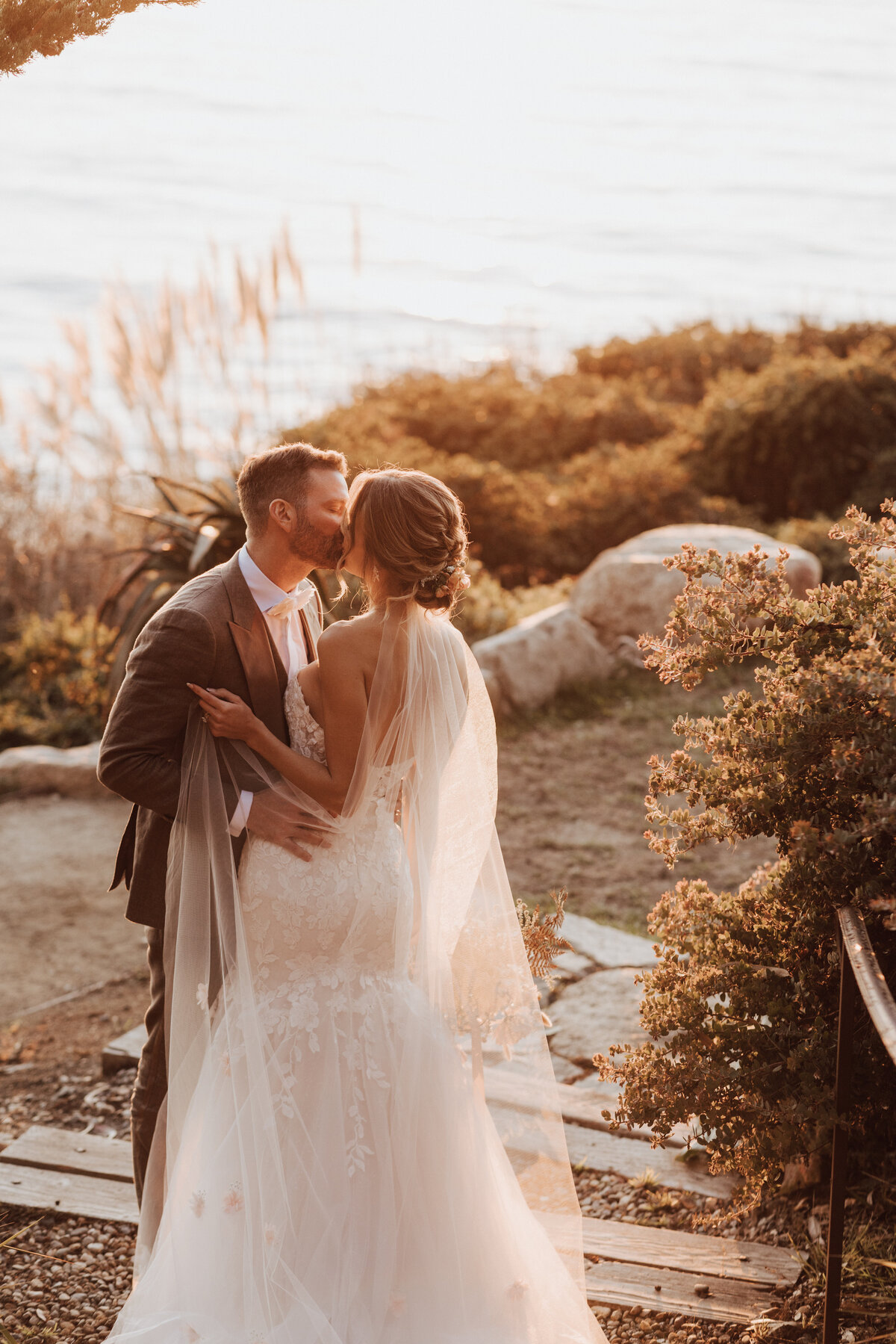 THEDELAURAS_WINDANDSEA_WEDDING_CHEZNOIR_BIGSUR_CHRISTINEALAN_1920