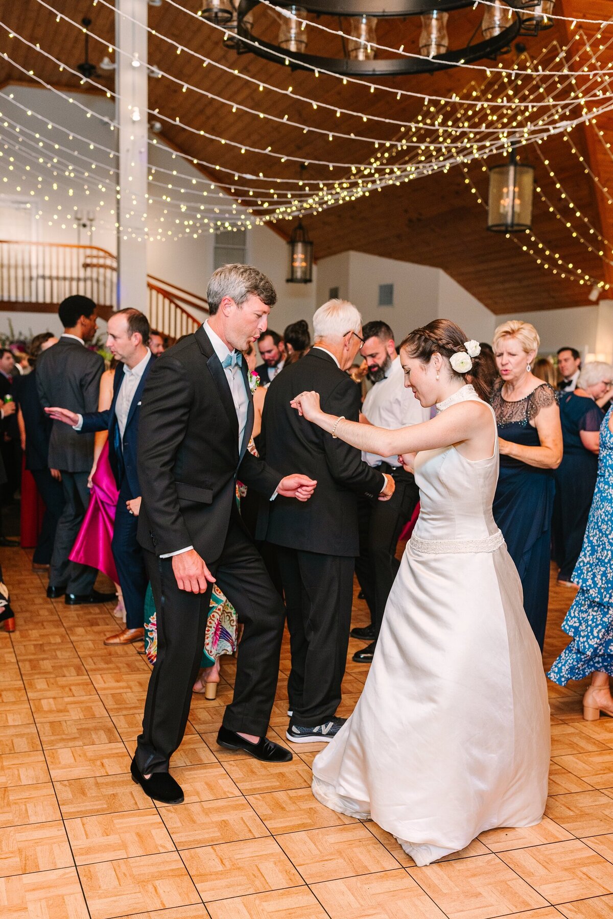 Modern_Black_Tie_Rainy_Summer_Wedding_Spruce_Point_Inn_Maine_Photography_0099