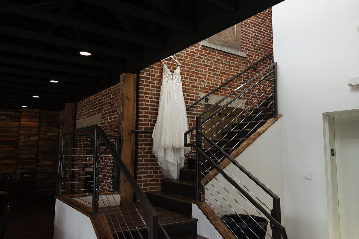 kailey-cole-leclaire-wedding-mississippi-river-distilling-company-1