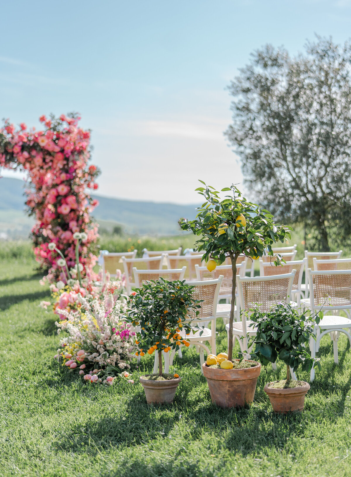 16-rebecca-yale-tuscany-floral-wedding-borgo-finocchieto