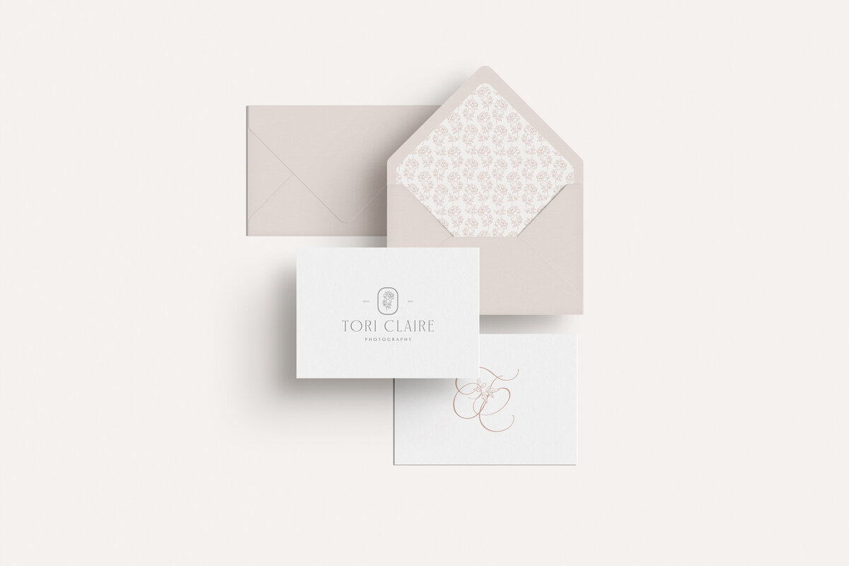 Tori Stationary