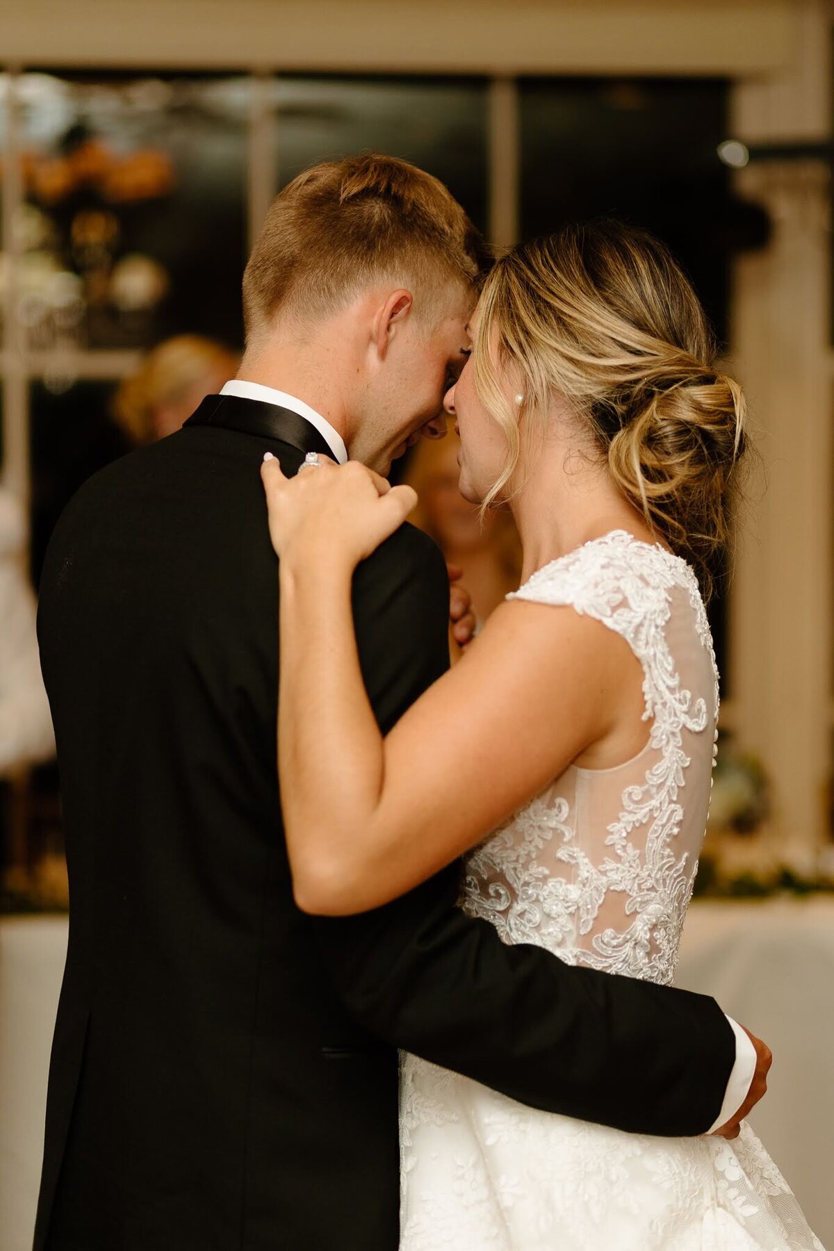 Nichole-Babiez-Photography-Dunham-woods-Geneva-Illinois-Wedding-luxury-editorial-timeless-modern-candid-bride-inspiration-chicago-photographer--124