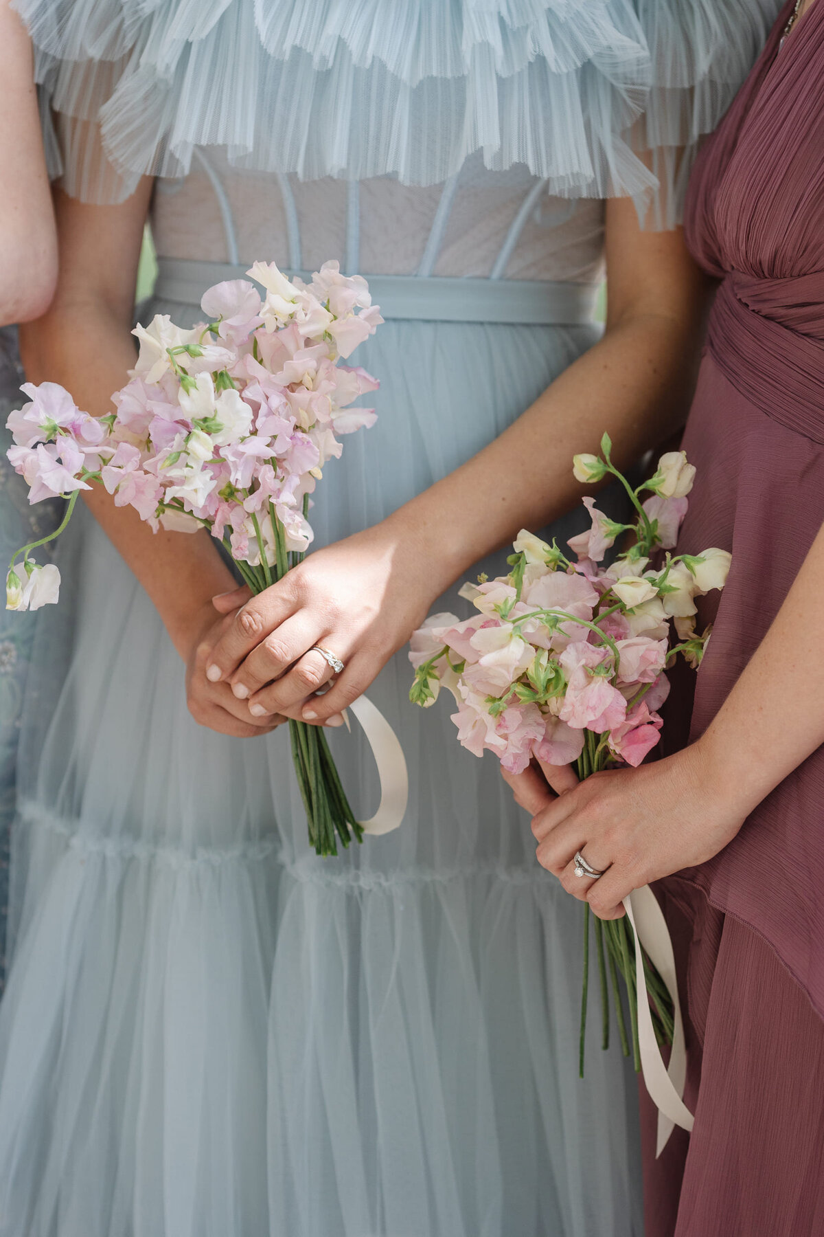Small-elegant-bridesmaids-bouquets