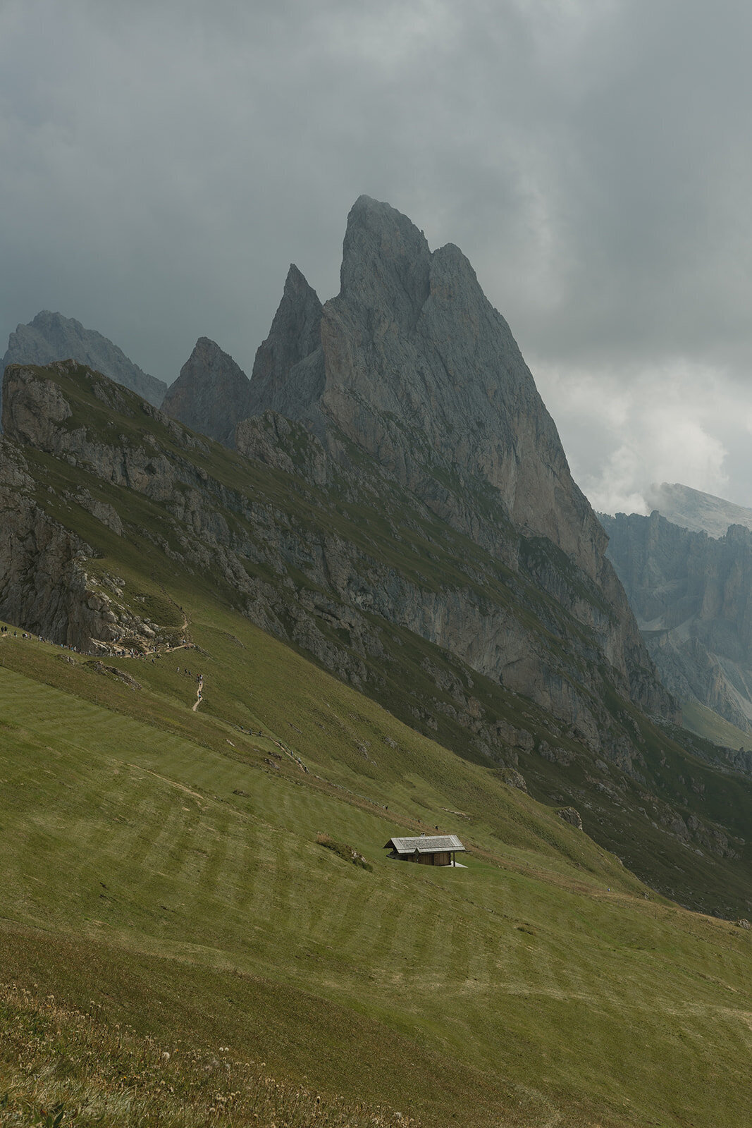 destination-wedding-elopement-photographer-italy-dolomites-seceda-documentary-tanya-davids-photo-film-2