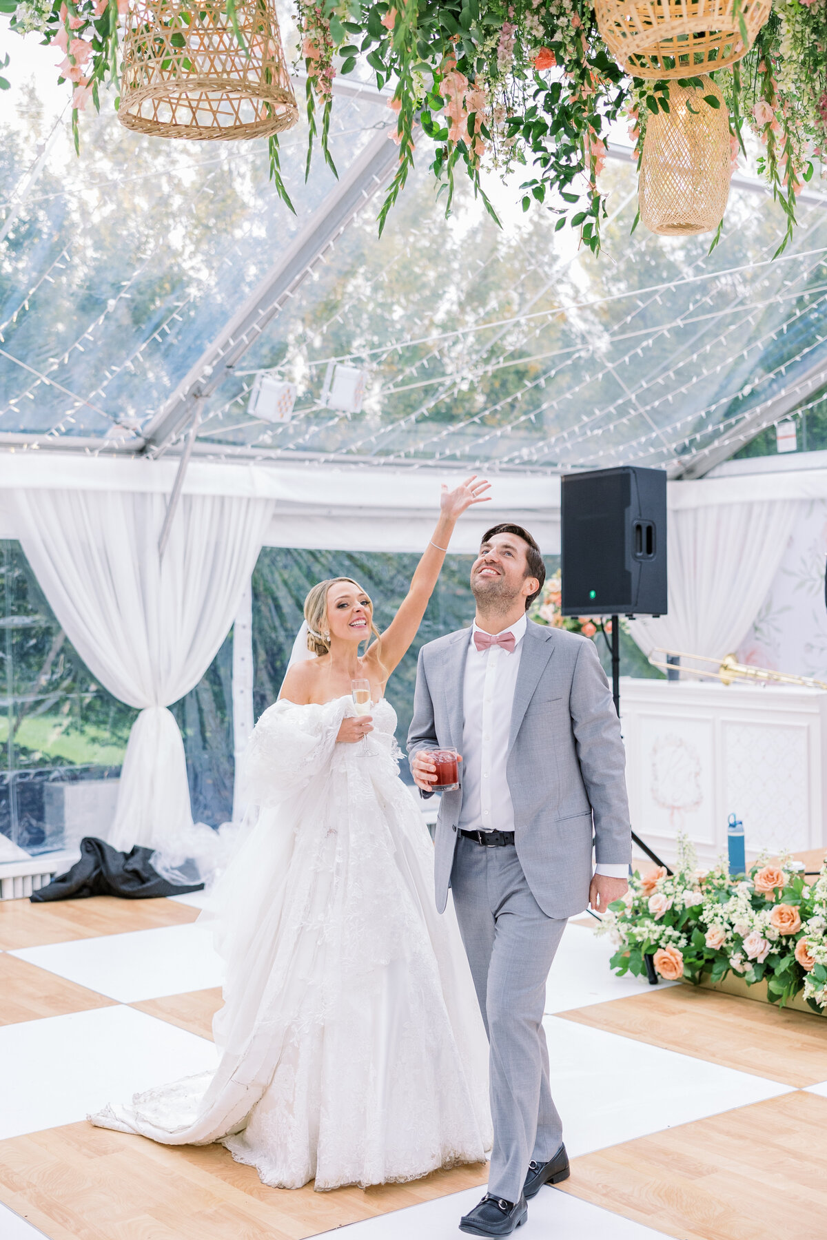 wedding-winvian-custom-bar-dancefloor