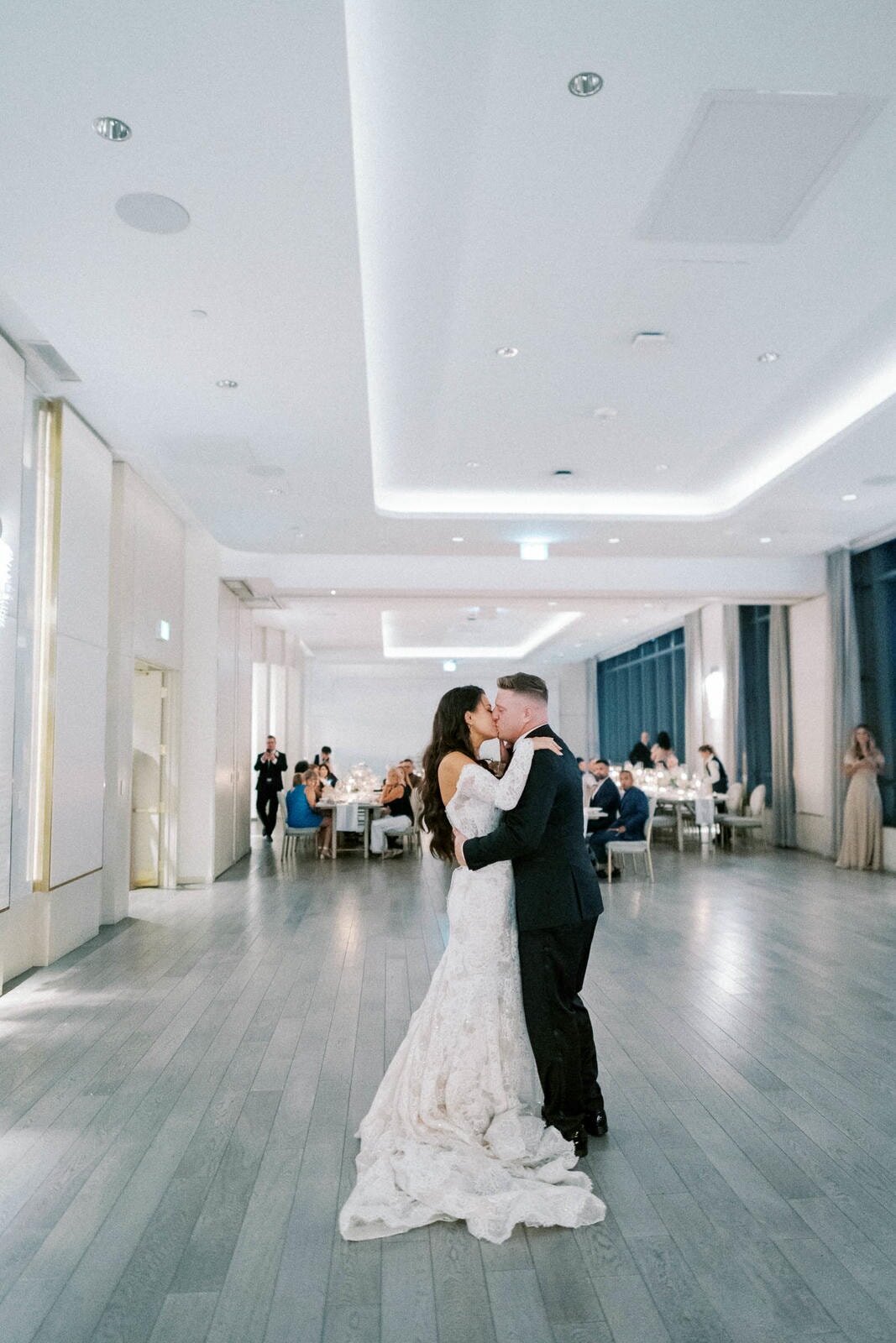 W9-Wedding-Photos-The-Pearle-Burlington-Lake-Ontario-Stephen-and-Oksana-2024-09-29-2500px-1262
