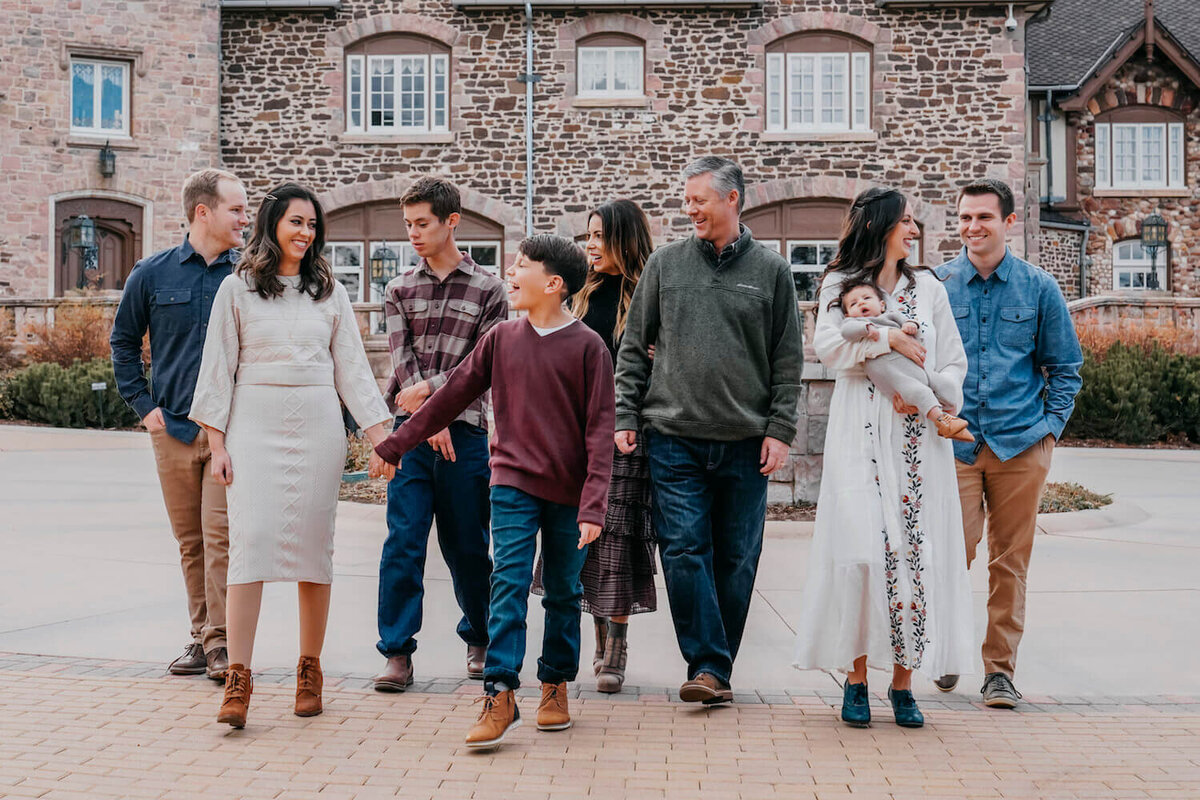 denver family photography - large family walking