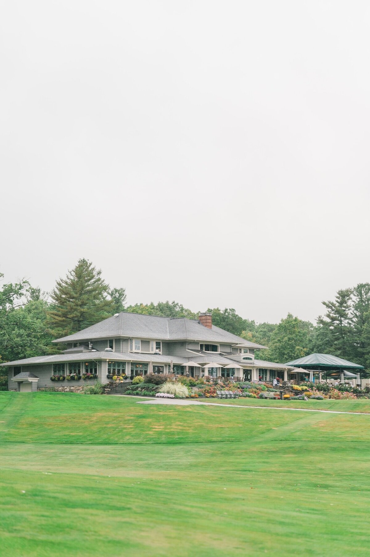 tatnuck-country-club-wedding-land