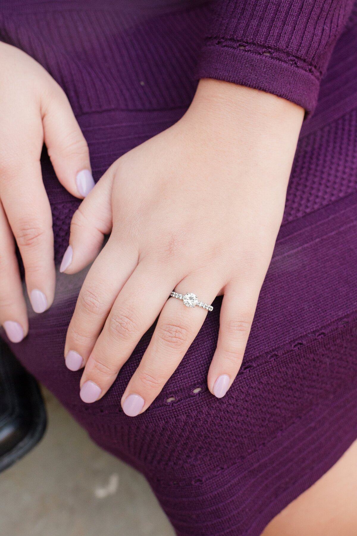 6_engaged-bride-wears-round-cut-ring_nj_1011