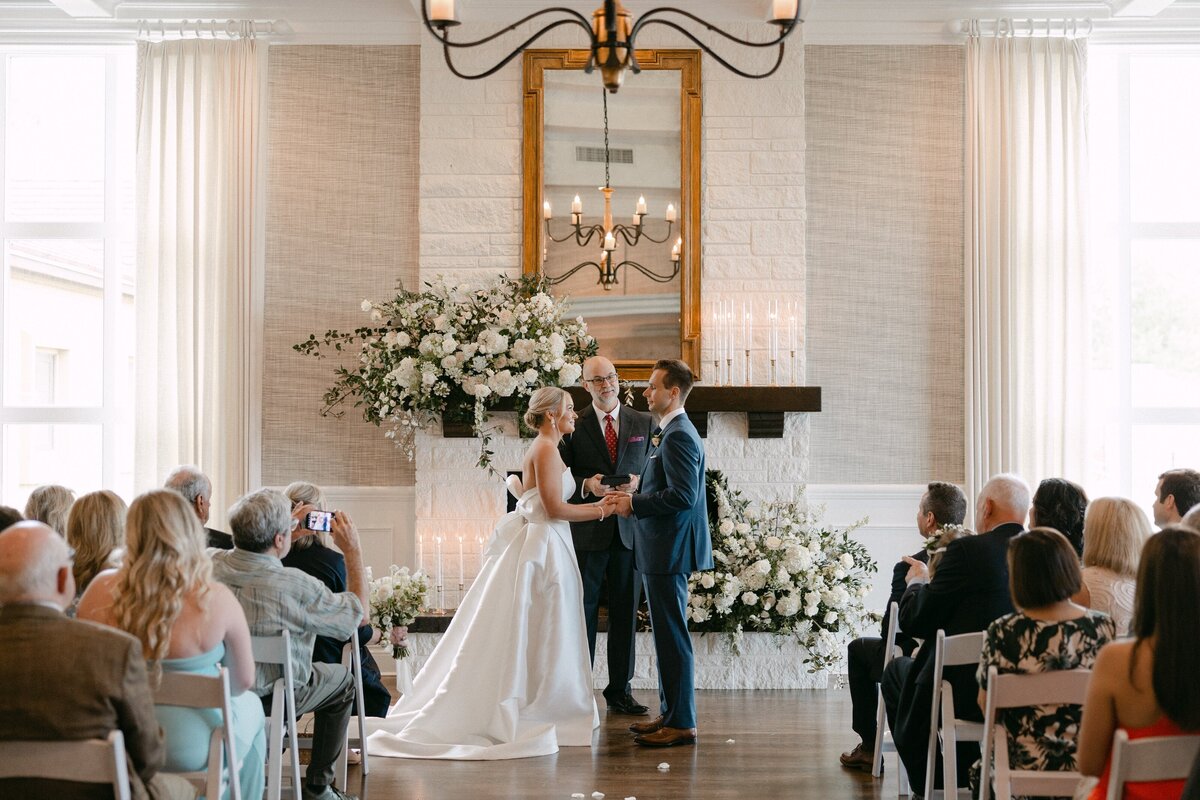 sloan-daniel-wichita-country-club-wedding-kayxbee-431