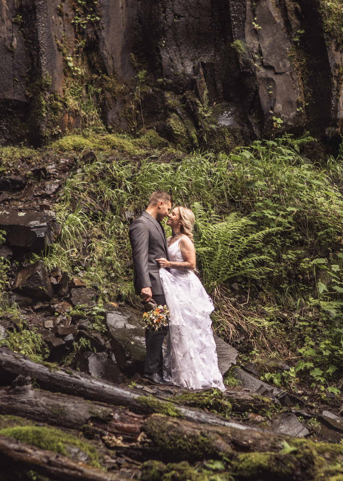 Columbia-Gorge-Elopement-Photographer