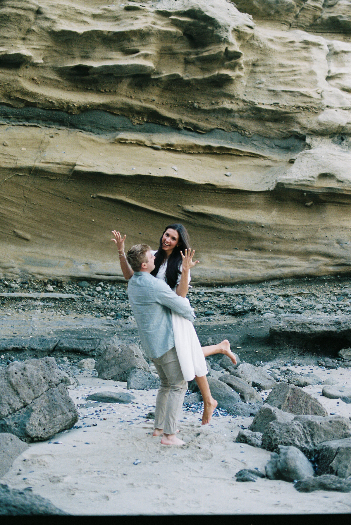 lagunabeachweddingproposlaonfilm