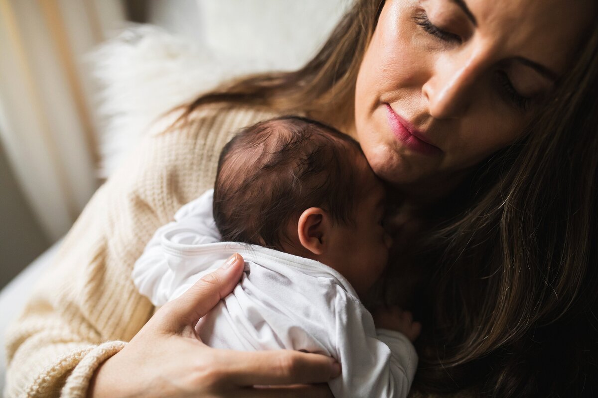 seattle_family_photographer_newborn_baby_in_home_1152