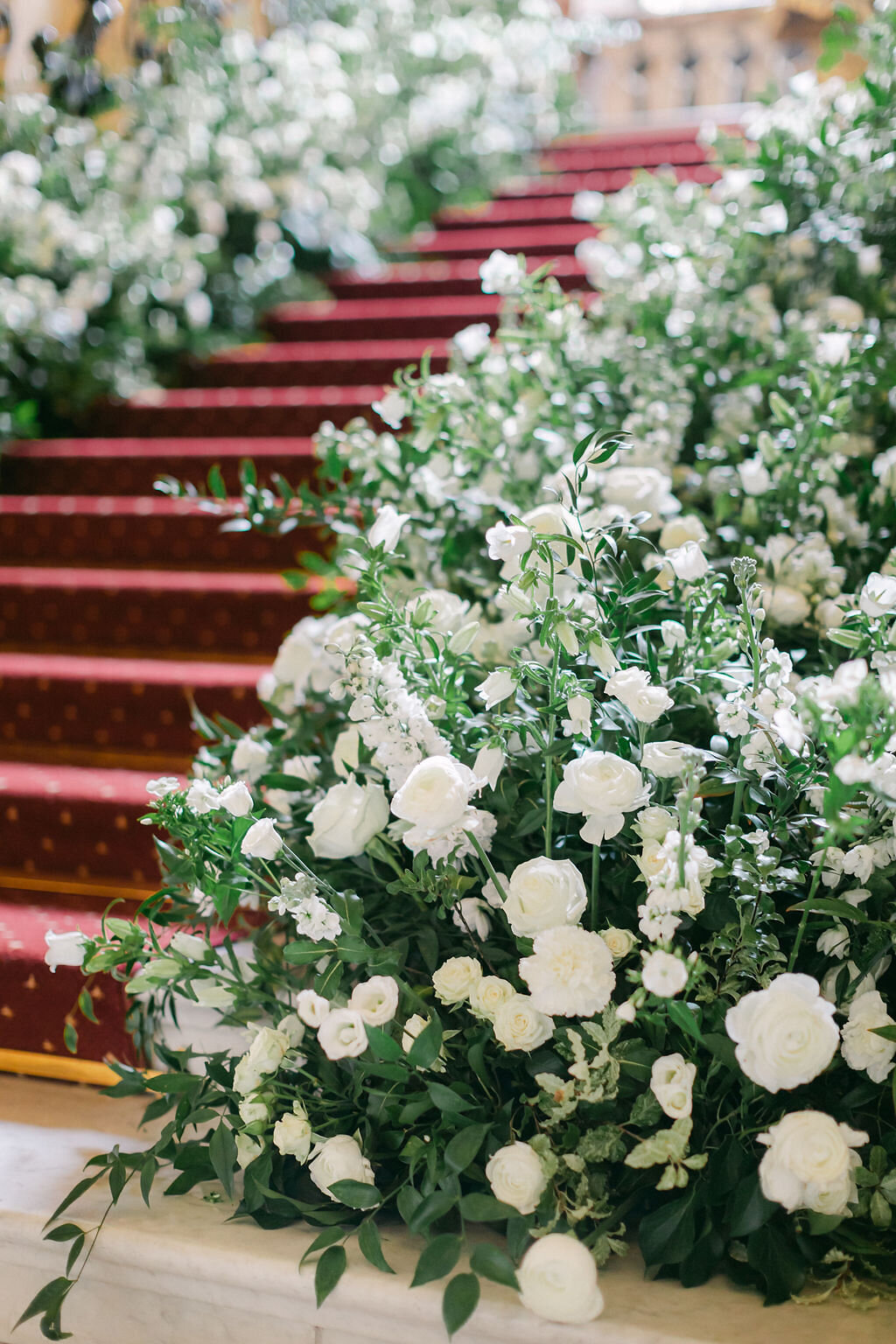 luxurious-wedding-floral-decoration-castle-style6