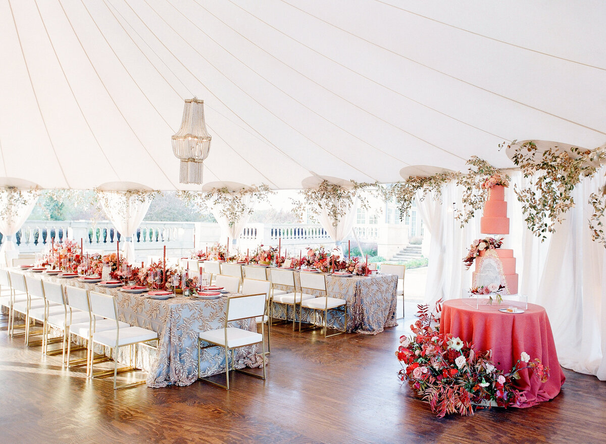 max-owens-design-jose-villa-wedding-39-tables-tent
