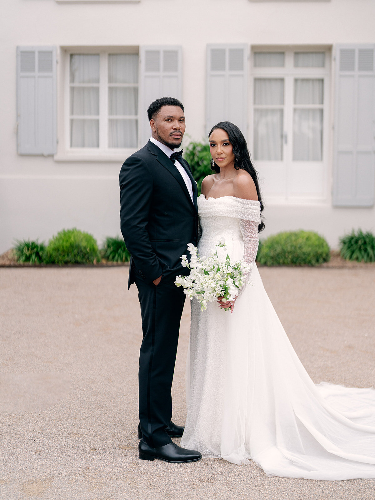 03-intimate-destination-wedding-french-riviera-with-white-flowers